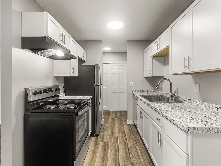 Eastgate Apartments — Photo 93