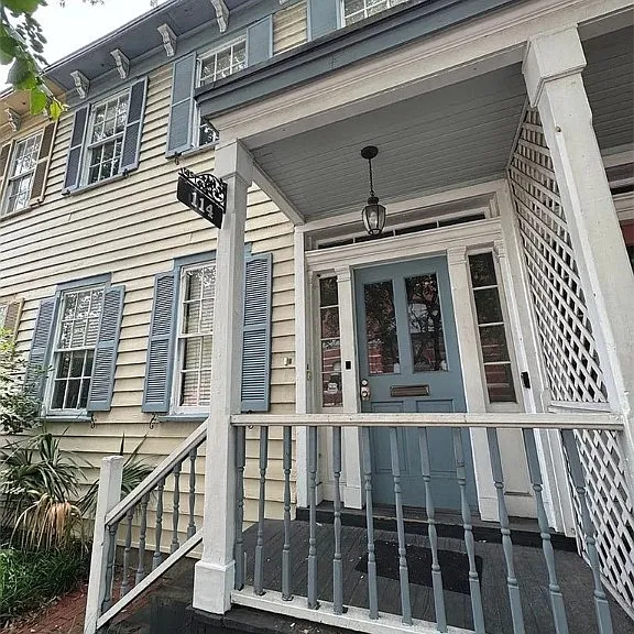 114 W Henry St #B — Photo 2