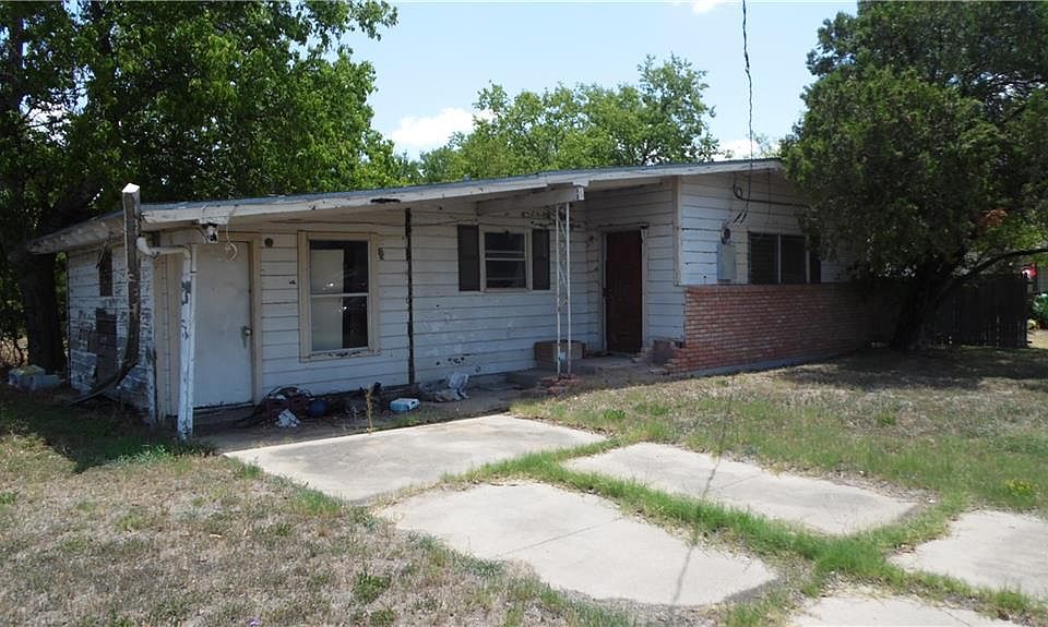 2nd image of 105 S Bermuda St