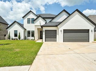 3825 Stone Hill Ln, Edmond, OK 73034