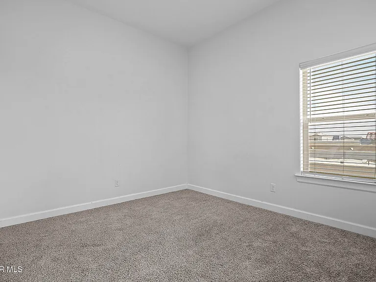 979 Airship Pl — Photo 25