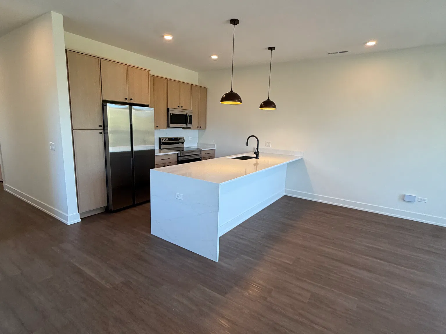3 bed, $2,995 — Photo 1