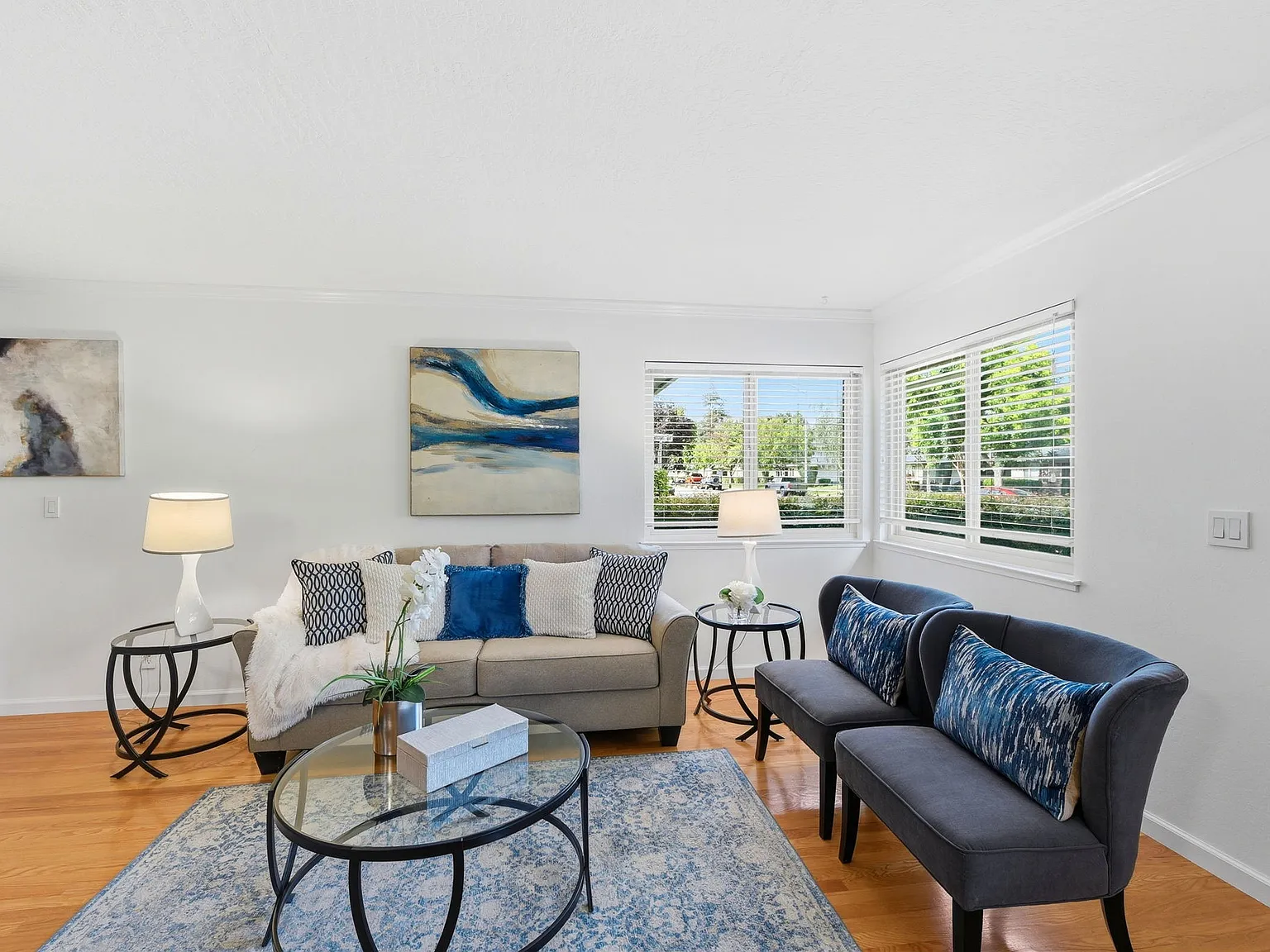2 bed, 903 sqft, $3,200 — Photo 2