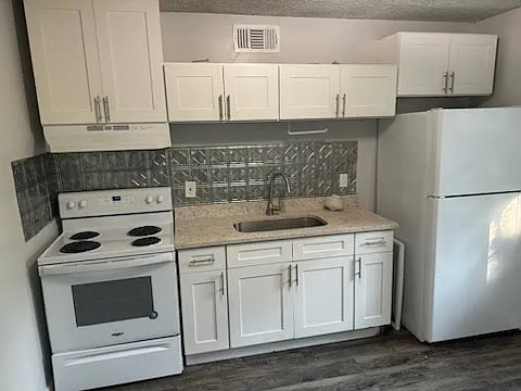 1724 Pepper Dr — Photo 2