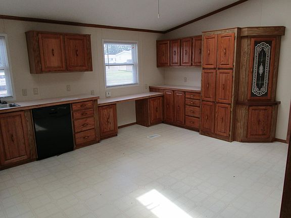 4th image of 42 Fox Hound Dr