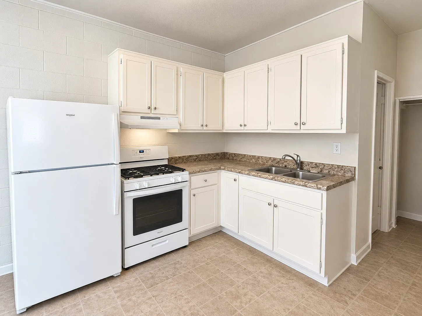 1 bed, 600 sqft, $2,080 — Photo 3