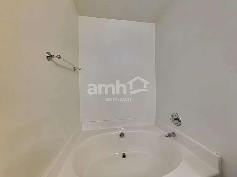 302 Tioga Dr — Photo 12