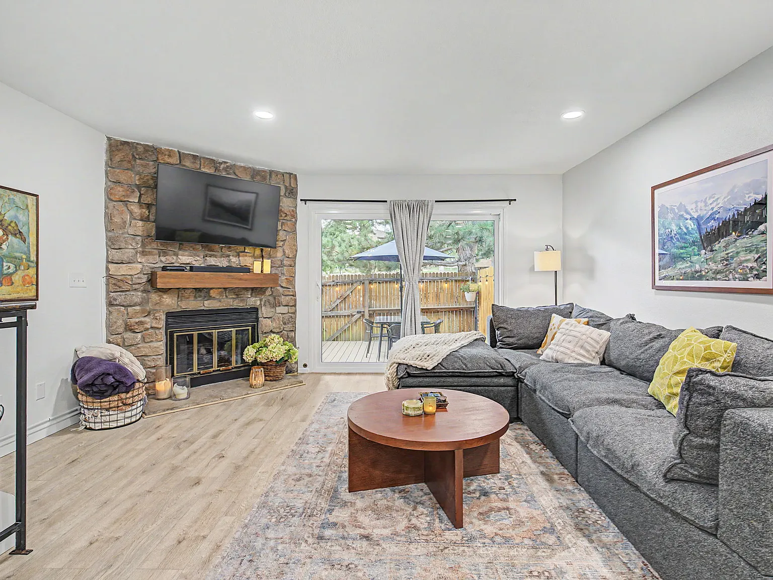 3 bed, 2.5 bath, 1811 sqft, $2,950 — Photo 1