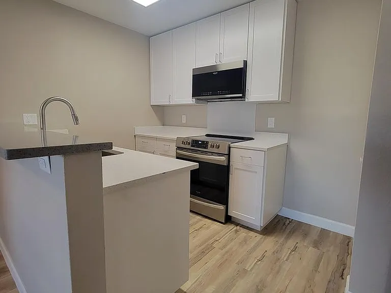 Sand Pebble Community *Renovated Units — Photo 42