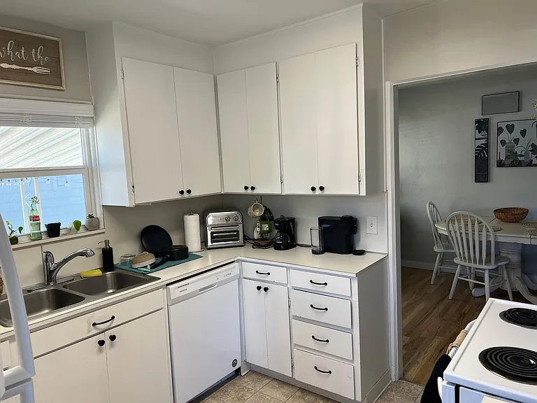 1300 S Vermont Ave — Photo 8