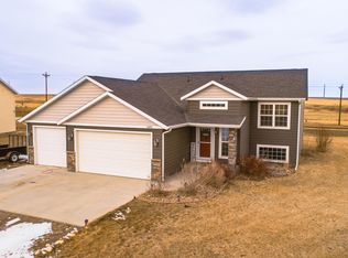 13696 Poplar Pl NW, Williston, ND 58801