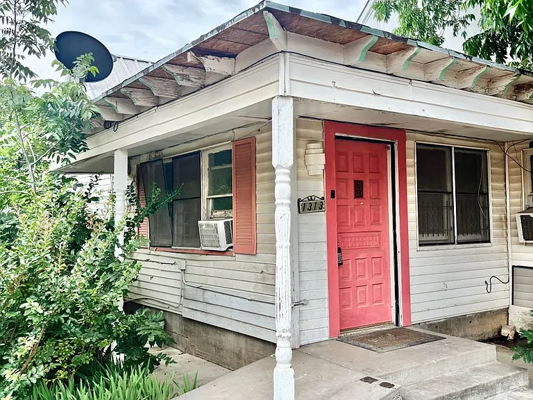 1313 Guadalupe St — Photo 2