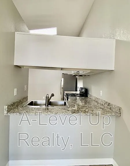 403 E Thoroughbred St — Photo 14