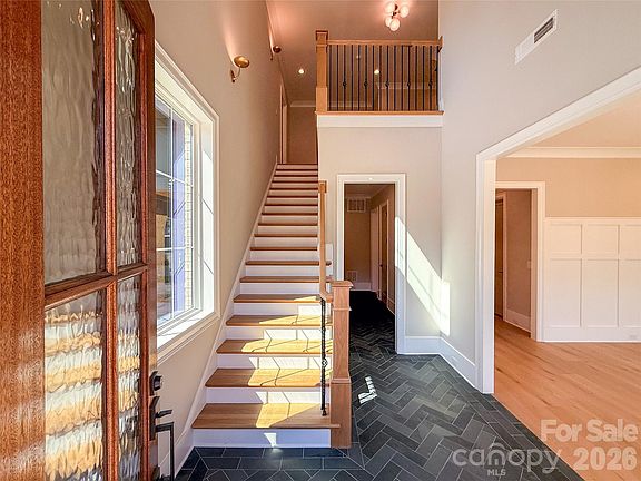 3rd image of 4822 Walker Rd