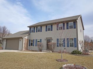 981 Spring Waters Dr, Oconomowoc, WI 53066