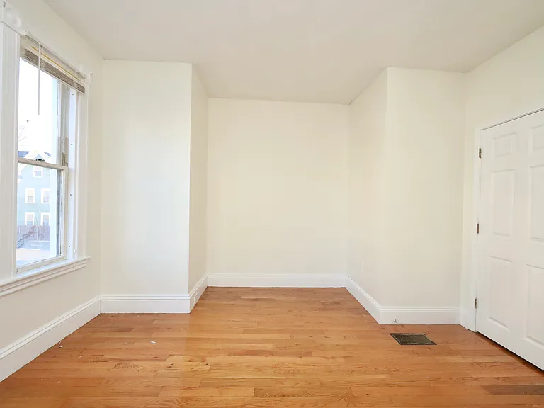 488 Pleasant St #1 — Photo 9
