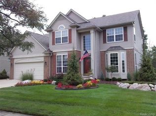 1084 Shetland Dr, South Lyon, MI