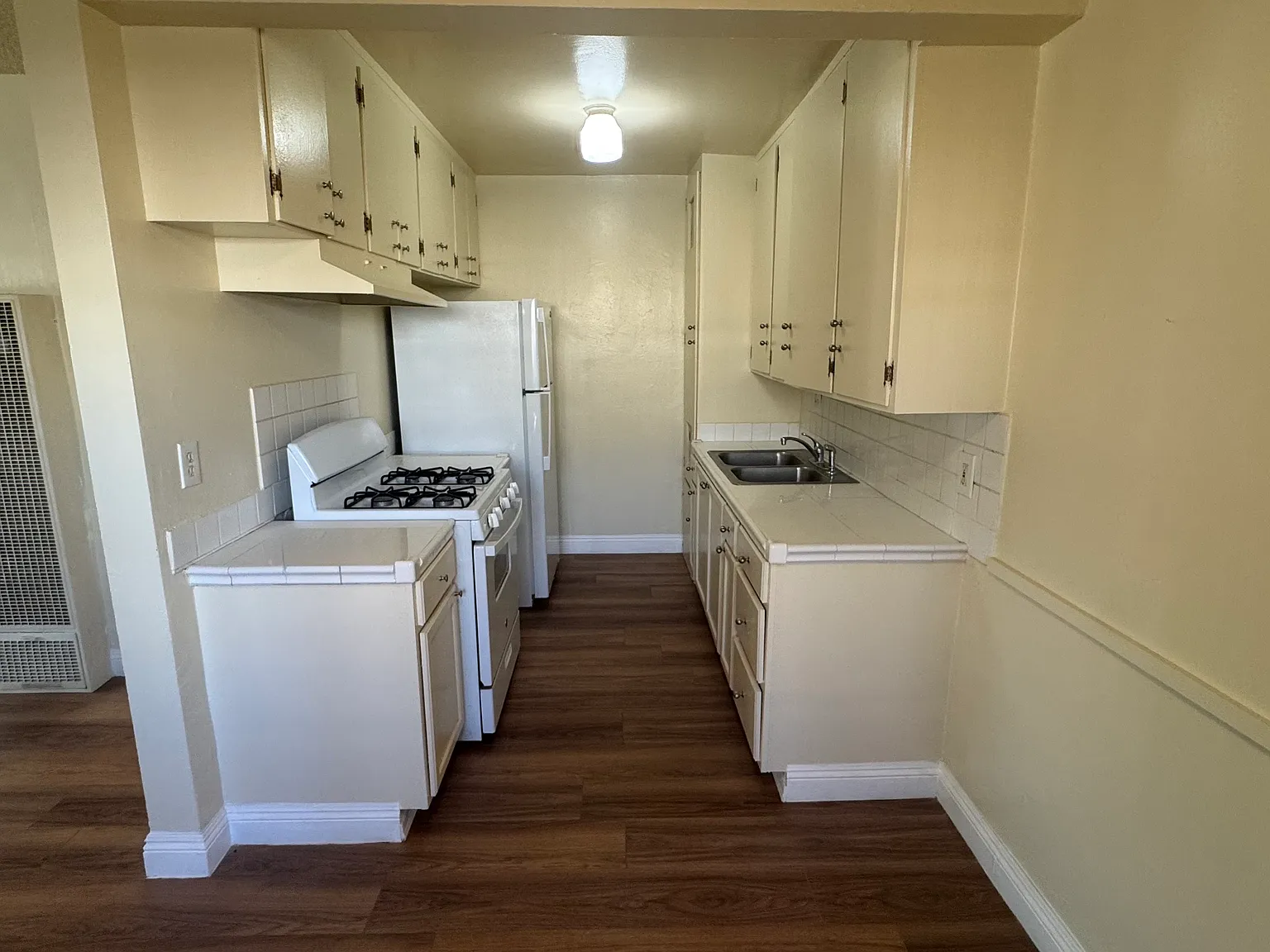 1433 W 84th Pl — Photo 2