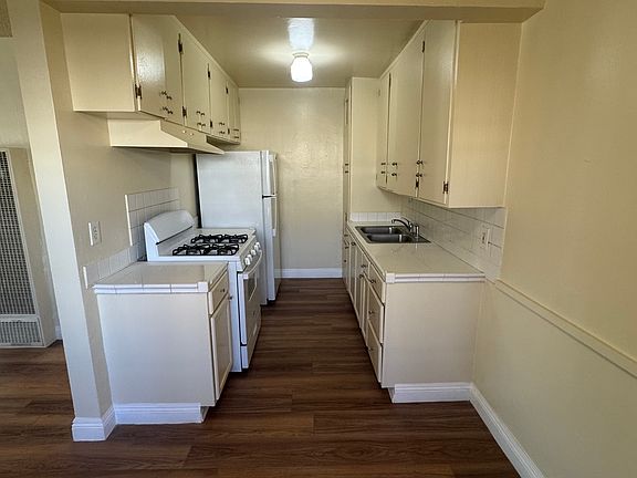 2nd image of 1433 W 84th Pl APT 1