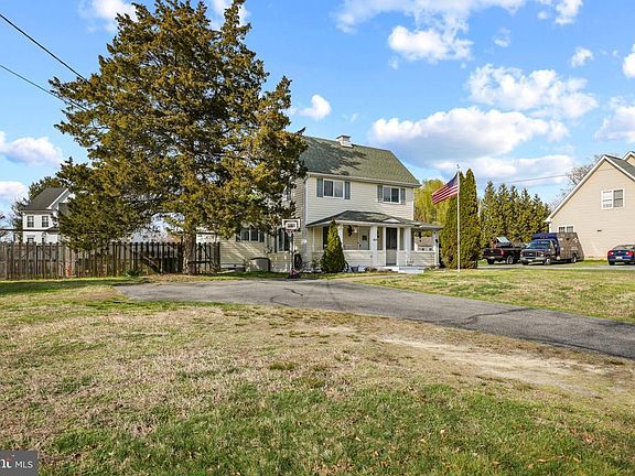 3rd image of 4925 Main St
