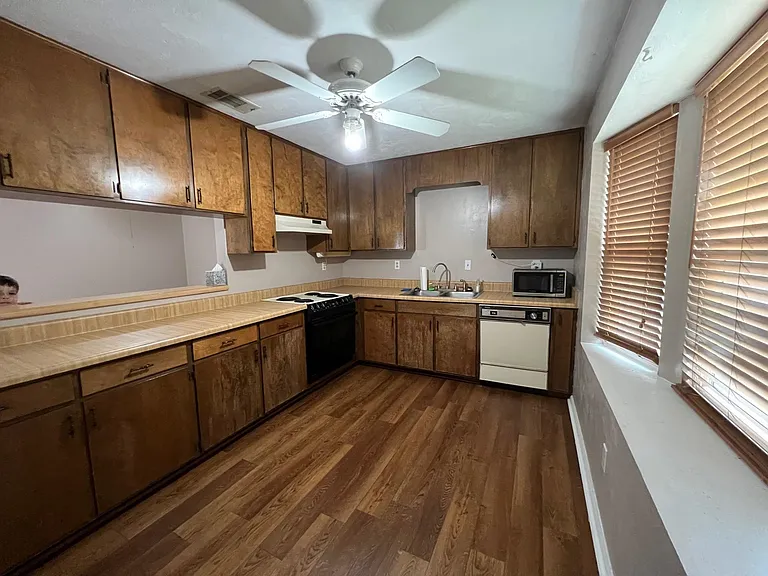 121 Boardwalk St — Photo 3