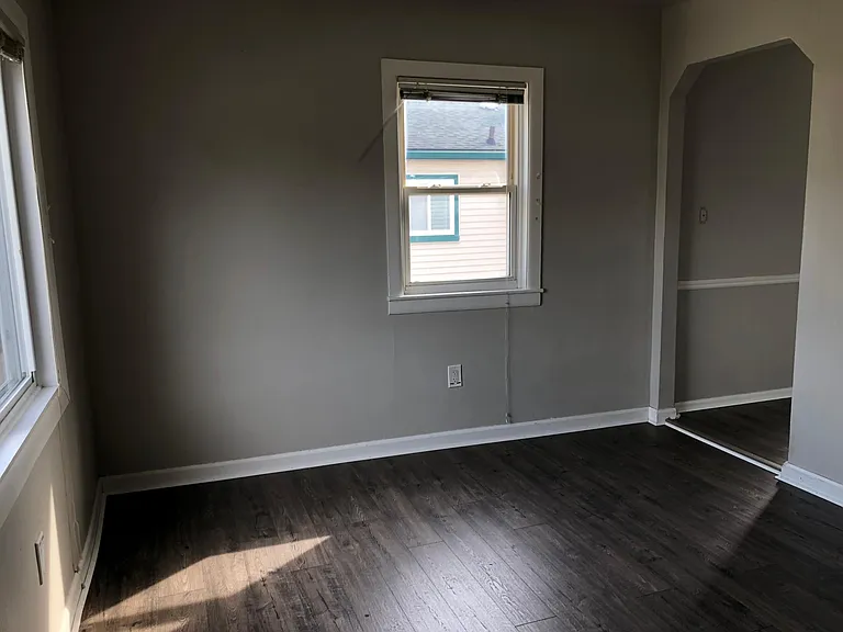 27189 Seyburn Ave — Photo 2