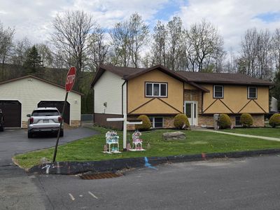 1001 Hill St, Mayfield, PA, 18433