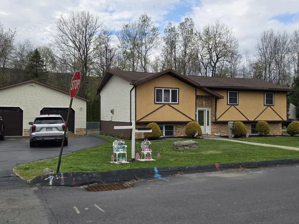1001 Hill St, Mayfield, PA 18433