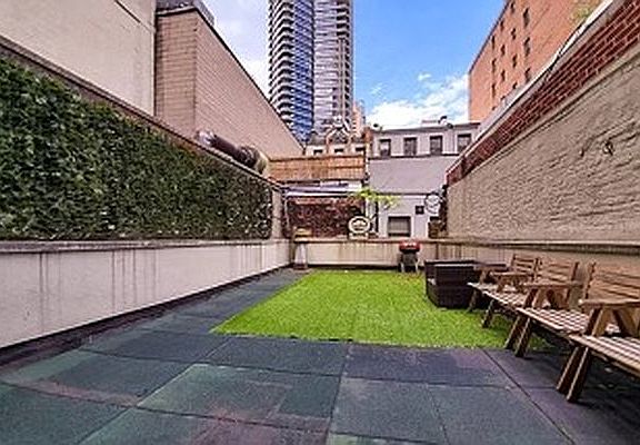 5th image of 209 E 59th St #S28
