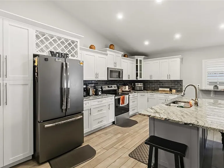 10327 Parkcrest Dr — Photo 6