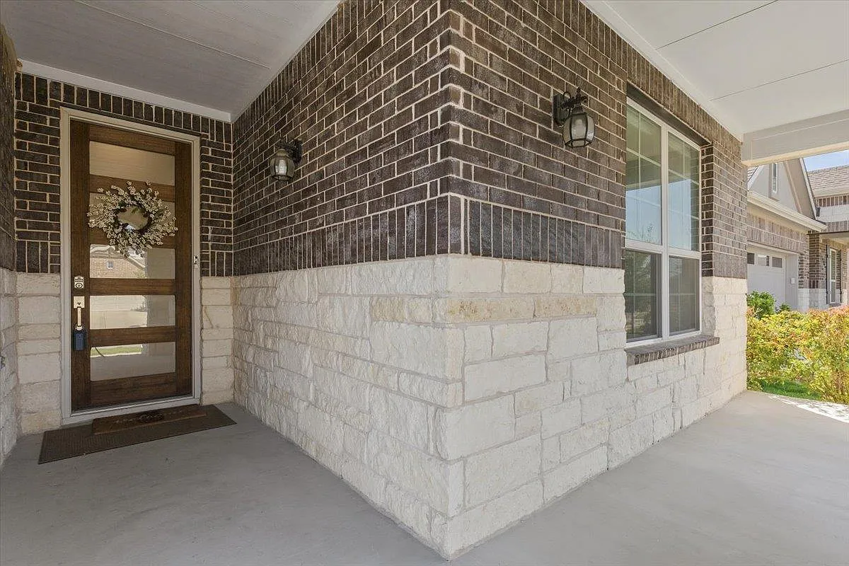 4 bed, 2.0 bath, 2123 sqft, $2,799 — Photo 4