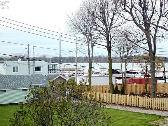 5th image of 201 Elizabeth Dr
