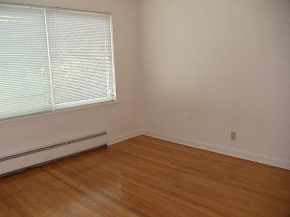 3rd image of 1400 Queen Anne Ave N APT 301
