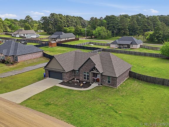 3rd image of 104 Edgewood Cir