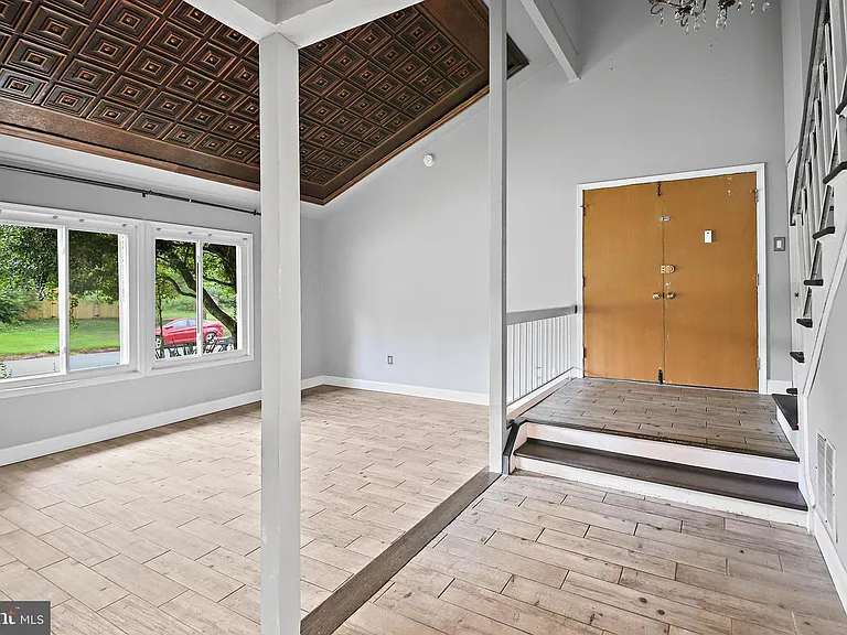 511 Avondale Dr — Photo 10