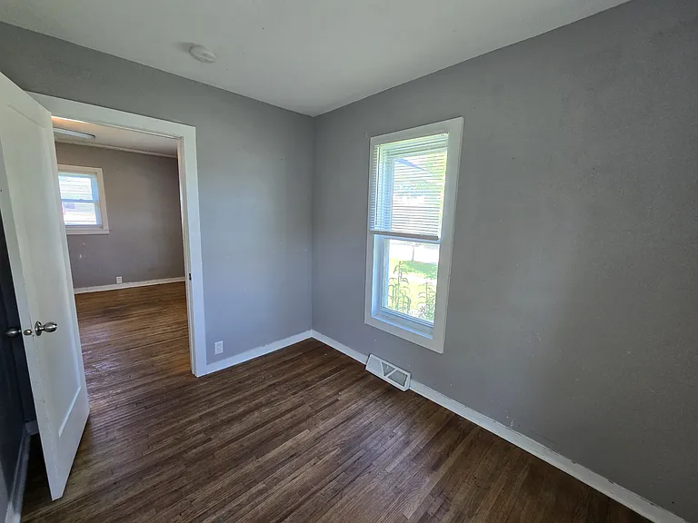 815 2nd St SW — Photo 9