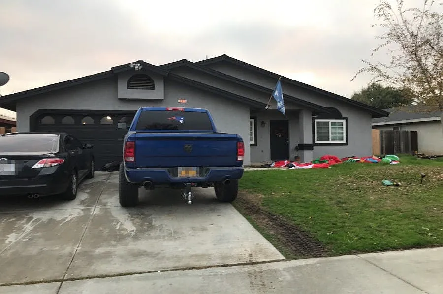 561 Mark Ave photo 1