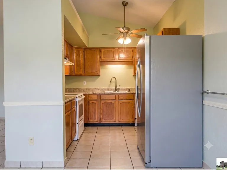 2404 Fieldstone Dr — Photo 5