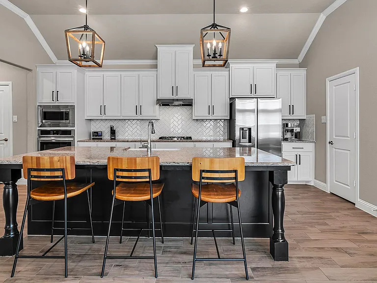 913 Boardwalk Way — Photo 8