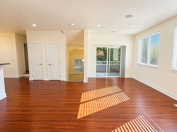2nd image of 978 Edmonds Ave NE #F