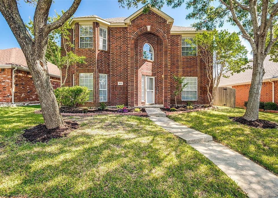 1st image of 815 Parkview Cir
