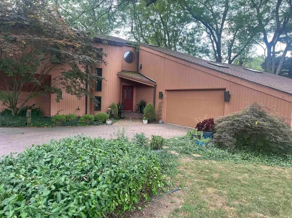 207 Grandview Ct, North Manchester, IN 46962