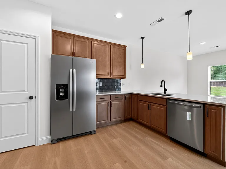 145 Sesame Loop — Photo 14