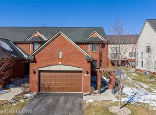 3616 Bay Harbor Dr, Brighton, MI