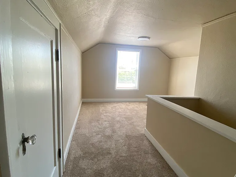 518 NE Everett St — Photo 11