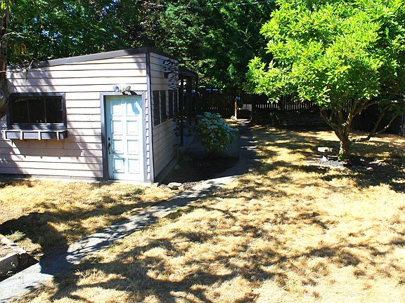 5th image of 415 N 107th St