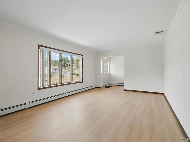 30 Shore Blvd — Photo 7