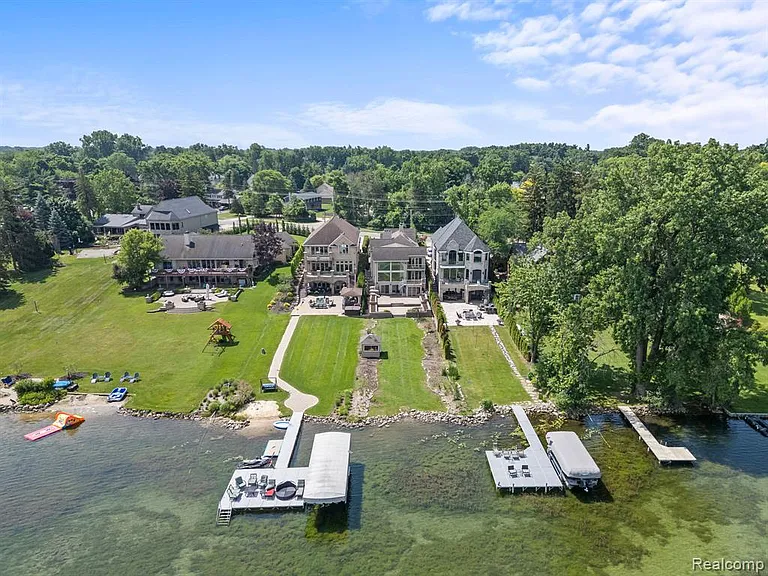 2380 Walnut Lake Rd — Photo 40