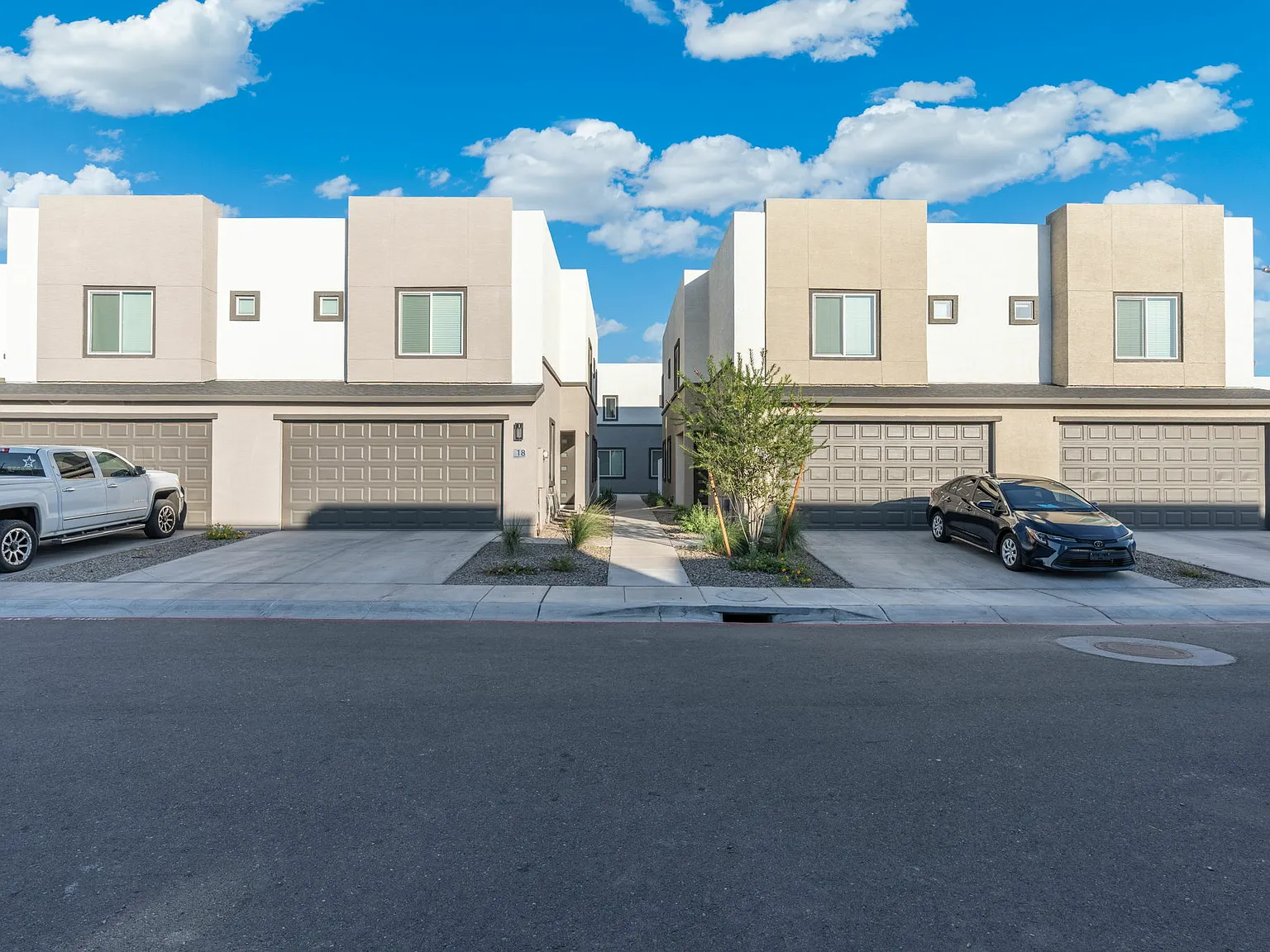 Raymond Place Townhomes — Photo 4