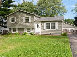 2210 Ridgeland Dr, Lindenhurst, IL 60046